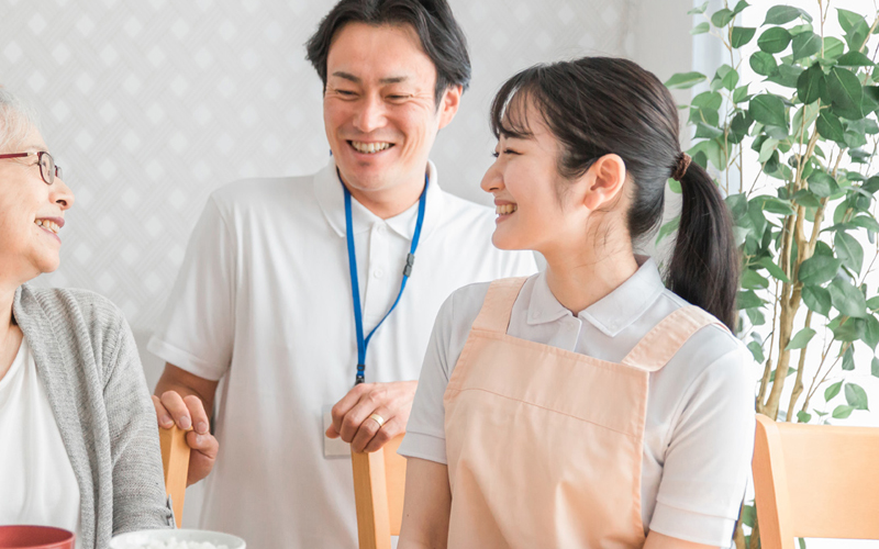 スタッフ紹介を見る